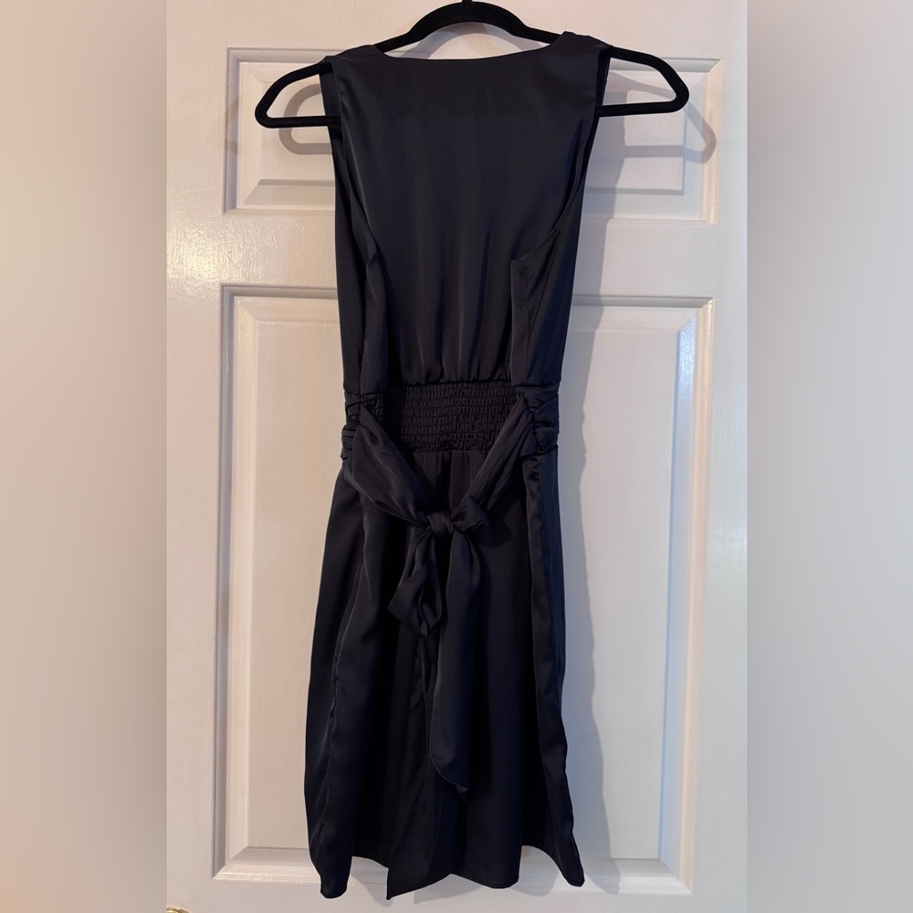 Do+Be V Neck Front Tie Bow Satin Navy Blue Mini Dress Size Medium EUC - Picture 5 of 5